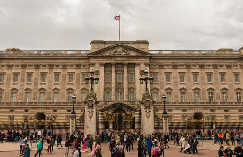 Buckingham Palace: Ein Symbol königlicher Pracht und politischer Geschichte Buckingham Palace: Ein Symbol königlicher Pracht und politischer Geschichte